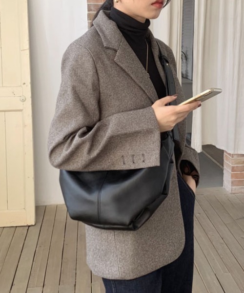 yuue' ( wear )（ユーイ）の「シンプル ショルダーバッグ（ショルダーバッグ・レディース・ブラック/オフホワイト・FREE）」の9枚目の写真