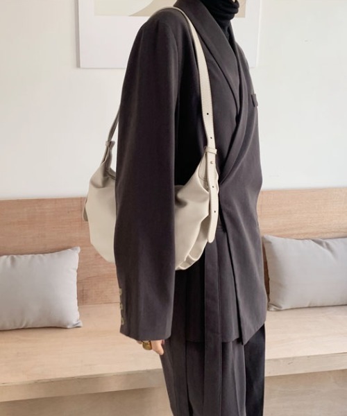 yuue' ( wear )（ユーイ）の「シンプル ショルダーバッグ（ショルダーバッグ・レディース・ブラック/オフホワイト・FREE）」の11枚目の写真