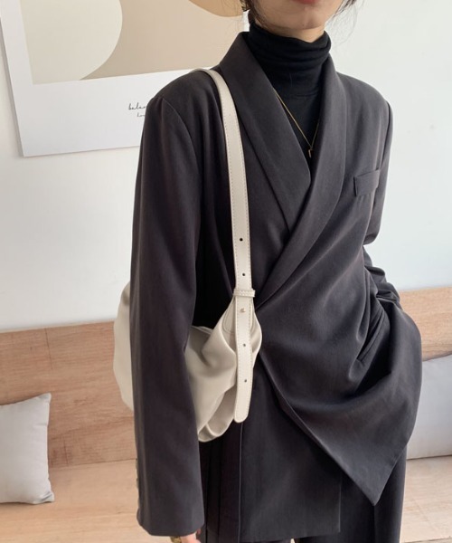 yuue' ( wear )（ユーイ）の「シンプル ショルダーバッグ（ショルダーバッグ・レディース・ブラック/オフホワイト・FREE）」の14枚目の写真