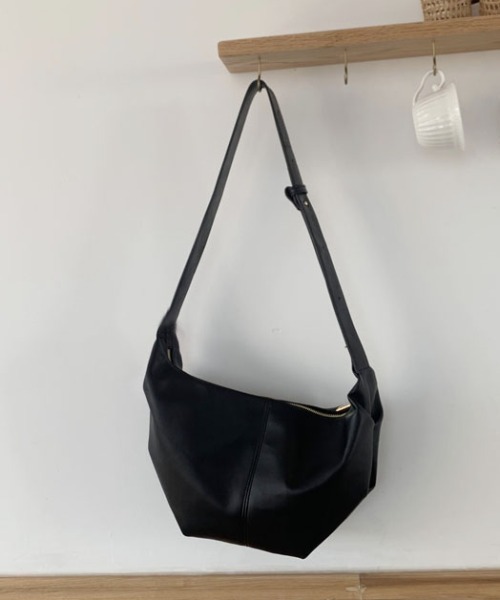 yuue' ( wear )（ユーイ）の「シンプル ショルダーバッグ（ショルダーバッグ・レディース・ブラック/オフホワイト・FREE）」の18枚目の写真