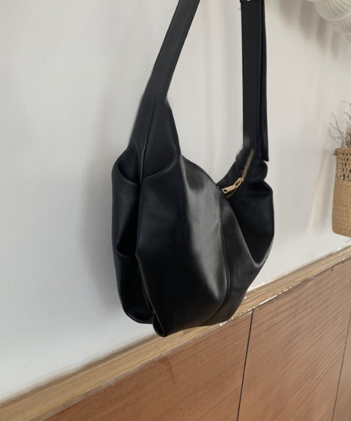 yuue' ( wear )（ユーイ）の「シンプル ショルダーバッグ（ショルダーバッグ・レディース・ブラック/オフホワイト・FREE）」の20枚目の写真