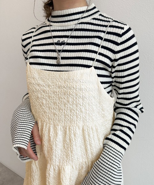 w closet(ダブルクローゼット)の「ふくれジャガードキャミワンピース(ワンピース・レディース・ブルー/オフホワイト/ブラック・FREE)」の5枚目の写真