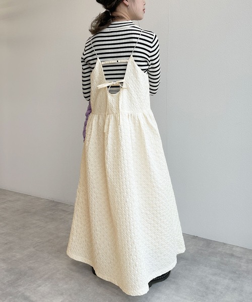 w closet(ダブルクローゼット)の「ふくれジャガードキャミワンピース(ワンピース・レディース・ブルー/オフホワイト/ブラック・FREE)」の7枚目の写真