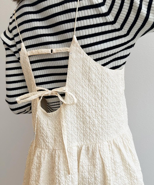 w closet(ダブルクローゼット)の「ふくれジャガードキャミワンピース(ワンピース・レディース・ブルー/オフホワイト/ブラック・FREE)」の9枚目の写真