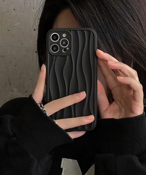 shopnikoniko（ショップニコニコ）の「韓国風 Iphoneケース 15 スマホケース うねうね ウェーブ おしゃれ  13 14（スマホケース/カバー・レディース・ブラック/アイボリー/ベージュ・iPhone 12/iPhone 12 Pro Max/iPhone 14/iPhone 11/iPhone 13 Pro/iPhone 14 Pro Max/iPhone 12 Pro/iPhone 13/iPhone 14 Pro/iPhone 15 Pro/iPhone 15/iPhone 15 Pro Max）」の6枚目の写真
