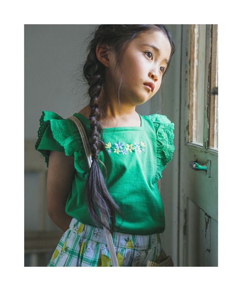 BeBe（ベベ）の「BeBe/レースフリルお花刺繍Tシャツ(90~140cm)（Tシャツ/カットソー・キッズ・イエロー/グリーン・120/90/140/110/100/130）」の3枚目の写真