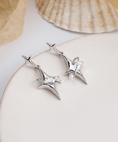 HALEY PESCA（ヘーリーペスカ）の「HALEY PESCA/【Y2Kコーデに】【韓国スタイル】キラキラモチーフチャームピアス（ピアス（両耳用）・レディース・シルバー・FREE）」の2枚目の写真