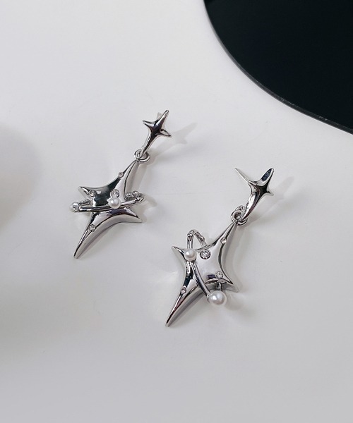 HALEY PESCA（ヘーリーペスカ）の「HALEY PESCA/【Y2Kコーデに】【韓国スタイル】キラキラモチーフチャームピアス（ピアス（両耳用）・レディース・シルバー・FREE）」の4枚目の写真