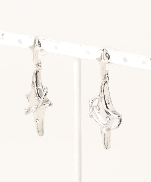 HALEY PESCA（ヘーリーペスカ）の「HALEY PESCA/【Y2Kコーデに】【韓国スタイル】キラキラモチーフチャームピアス（ピアス（両耳用）・レディース・シルバー・FREE）」の5枚目の写真