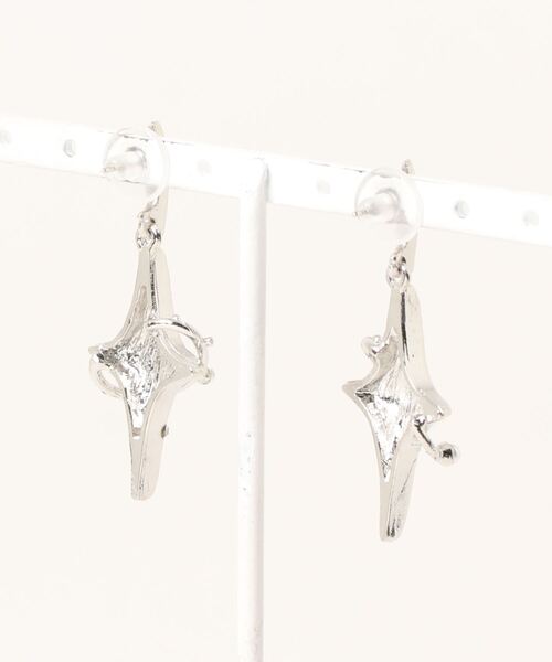 HALEY PESCA（ヘーリーペスカ）の「HALEY PESCA/【Y2Kコーデに】【韓国スタイル】キラキラモチーフチャームピアス（ピアス（両耳用）・レディース・シルバー・FREE）」の6枚目の写真