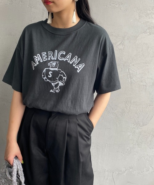 THE SHINZONE（ザ　シンゾーン）の「[THE SHINZONE/ザ シンゾーン] AMERICANAコラボレーション カレッジロゴプリントTシャツ（Tシャツ/カットソー・レディース・ブラック/ホワイト/ブラウン・0）」の2枚目の写真