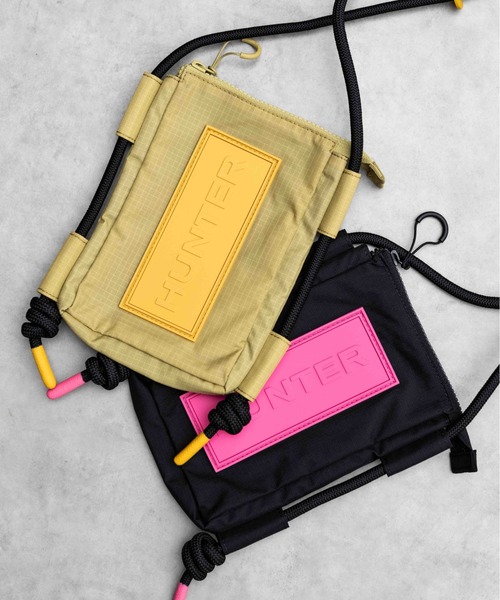 HUNTER（ハンター）の「【66】【HUNTER（ハンター）】TRAVEL RIPSTOP PHONE POUCH（ショルダーバッグ・レディース・ブラック/ライラック/イエロー/ホワイト系その他/グリーン/ホワイト/ベージュ/ブラック×ピンク/ブラウン/ライトブルー/ライトグリーン/ピンク/ブラック系その他/ダークパープル・FREE）」の15枚目の写真