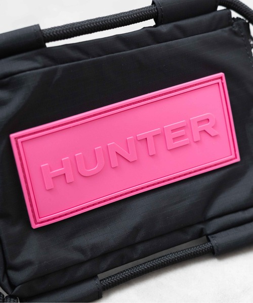 HUNTER（ハンター）の「【66】【HUNTER（ハンター）】TRAVEL RIPSTOP PHONE POUCH（ショルダーバッグ・レディース・ブラック/ライラック/イエロー/ホワイト系その他/グリーン/ホワイト/ベージュ/ブラック×ピンク/ブラウン/ライトブルー/ライトグリーン/ピンク/ブラック系その他/ダークパープル・FREE）」の17枚目の写真