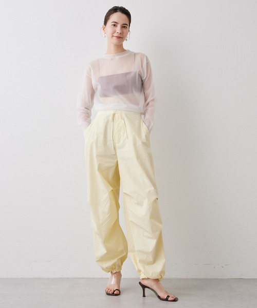 Whim Gazette（ウィムガゼット）の「【THE PAUSE】タックパラシュートパンツ（その他パンツ・レディース・チャコールグレー/レモンイエロー・FREE）」の3枚目の写真