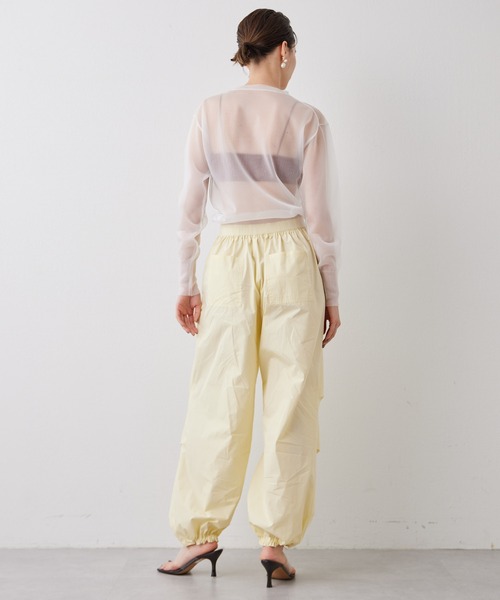 Whim Gazette（ウィムガゼット）の「【THE PAUSE】タックパラシュートパンツ（その他パンツ・レディース・チャコールグレー/レモンイエロー・FREE）」の6枚目の写真
