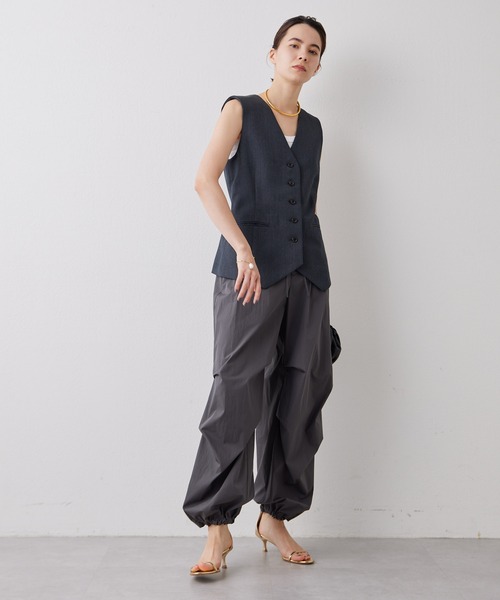 Whim Gazette（ウィムガゼット）の「【THE PAUSE】タックパラシュートパンツ（その他パンツ・レディース・チャコールグレー/レモンイエロー・FREE）」の18枚目の写真