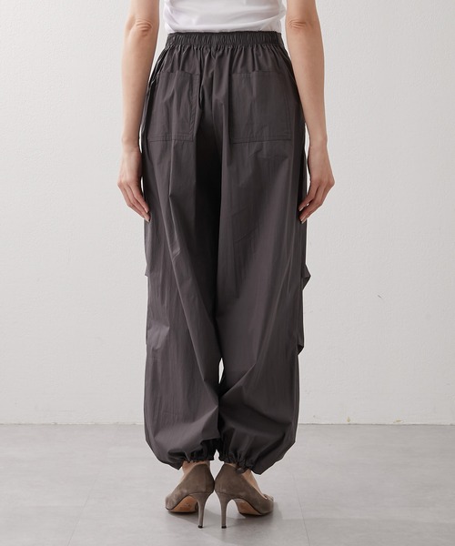Whim Gazette（ウィムガゼット）の「【THE PAUSE】タックパラシュートパンツ（その他パンツ・レディース・チャコールグレー/レモンイエロー・FREE）」の22枚目の写真