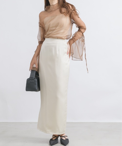 NEUNA(ヌナ)の「【ヌーディーな透け感を楽しむ。】スリットアームシアーリボントップス(Tシャツ/カットソー・レディース・アイボリー/ブラウン/グレイッシュベージュ/ブラック・FREE)」の15枚目の写真