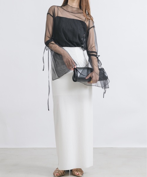 NEUNA(ヌナ)の「【ヌーディーな透け感を楽しむ。】スリットアームシアーリボントップス(Tシャツ/カットソー・レディース・アイボリー/ブラウン/グレイッシュベージュ/ブラック・FREE)」の20枚目の写真