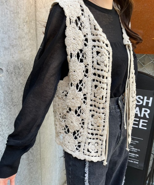 nemne store（ネンネストア）の「《Delfy》かぎ針編みリボンベスト（ベスト・レディース・ブラック/アイボリー・フリー）」の22枚目の写真