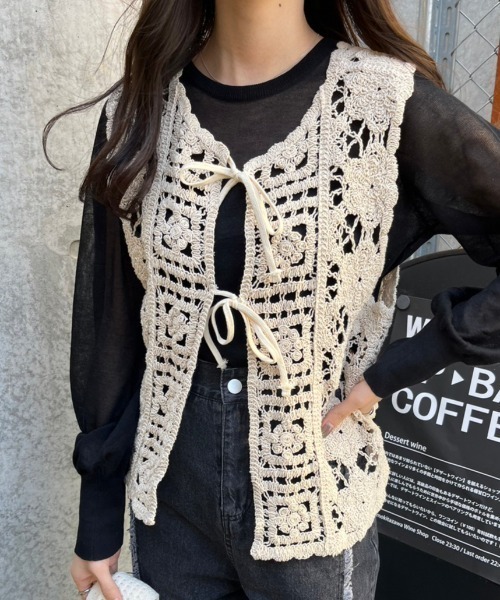 nemne store（ネンネストア）の「《Delfy》かぎ針編みリボンベスト（ベスト・レディース・ブラック/アイボリー・フリー）」の16枚目の写真