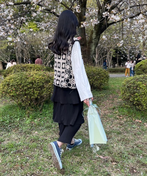 nemne store（ネンネストア）の「《Delfy》かぎ針編みリボンベスト（ベスト・レディース・ブラック/アイボリー・フリー）」の10枚目の写真