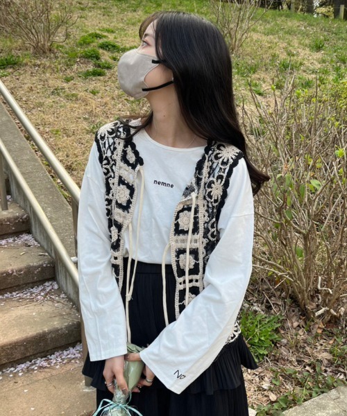 nemne store（ネンネストア）の「《Delfy》かぎ針編みリボンベスト（ベスト・レディース・ブラック/アイボリー・フリー）」の13枚目の写真