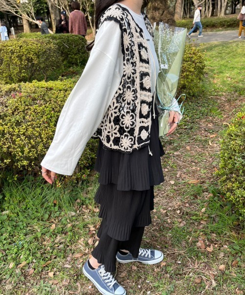 nemne store（ネンネストア）の「《Delfy》かぎ針編みリボンベスト（ベスト・レディース・ブラック/アイボリー・フリー）」の9枚目の写真