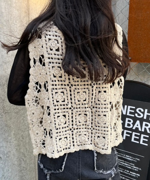 nemne store（ネンネストア）の「《Delfy》かぎ針編みリボンベスト（ベスト・レディース・ブラック/アイボリー・フリー）」の19枚目の写真