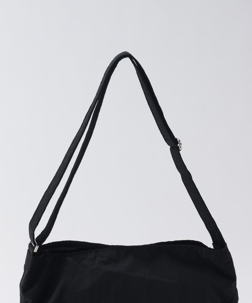 LOWRYS FARM（ローリーズファーム）の「ドロストショルダーＢＡＧ　905222（ショルダーバッグ・レディース・ブラック/アイボリー/イエロー・FREE）」の5枚目の写真