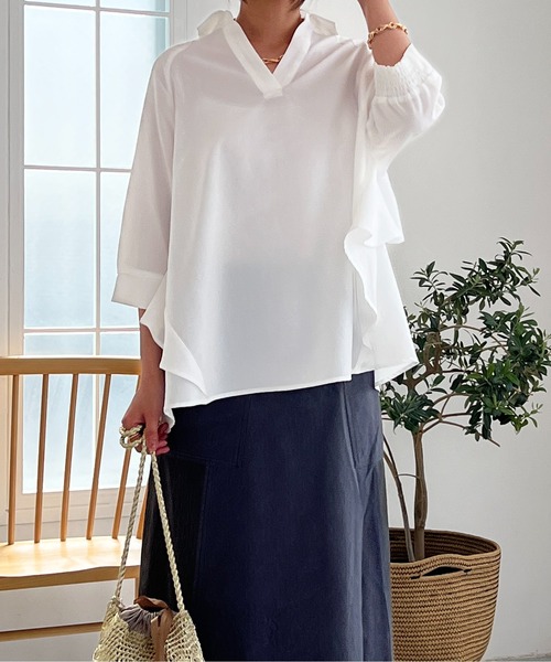 un dix cors(アンディコール)の「麻調スキッパーフリルブラウス(シャツ/ブラウス・レディース・ブラック/オフホワイト・FREE)」の2枚目の写真