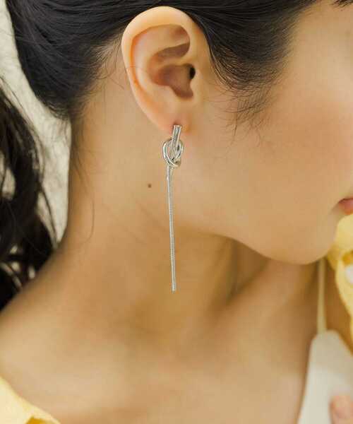 SMELLY（スメリー）の「チェーンノットピアス（ピアス（両耳用）・レディース・シルバー/ゴールド・-）」の4枚目の写真