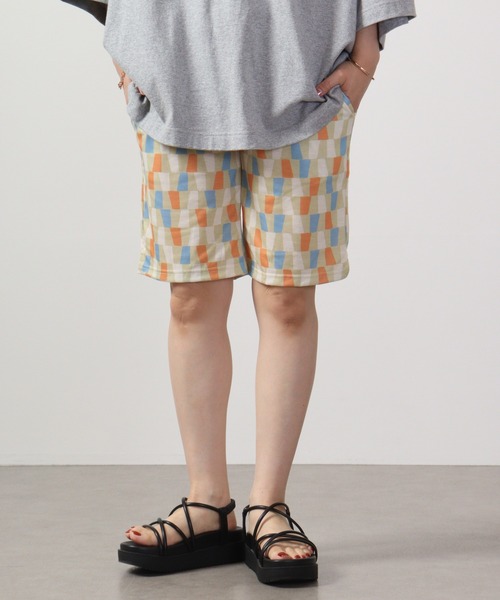 Ree&Mee（リーアンドミー）の「Ree&Mee ひんやり冷感加工 リラックス イージー パンツ 5分丈（ルームウェア/パジャマ・レディース・ベージュ系その他/ブルー系その他/レッド系その他/ホワイト系その他/ブラック系その他/ブラック系その他2/ブルー系その他2/ブルー系その他3・FREE）」の4枚目の写真