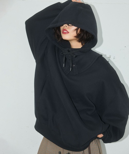 ELLEgirl（エルガール）の「《ユニセックス》バラクラバ付きオーバーサイズスウェット【ELLEgirl/エル ガール】（スウェット・レディース・ライトグリーン/オフホワイト/ブラック・FREE）」の4枚目の写真