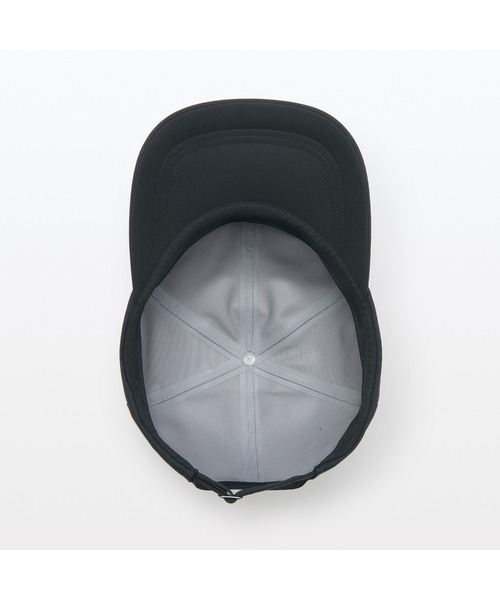 無印良品(ムジルシリョウヒン)の「UVカット 透湿撥水 防水テープ使い キャップ(キャップ・レディース・ベージュ/ブラック・55-59cm)」の3枚目の写真