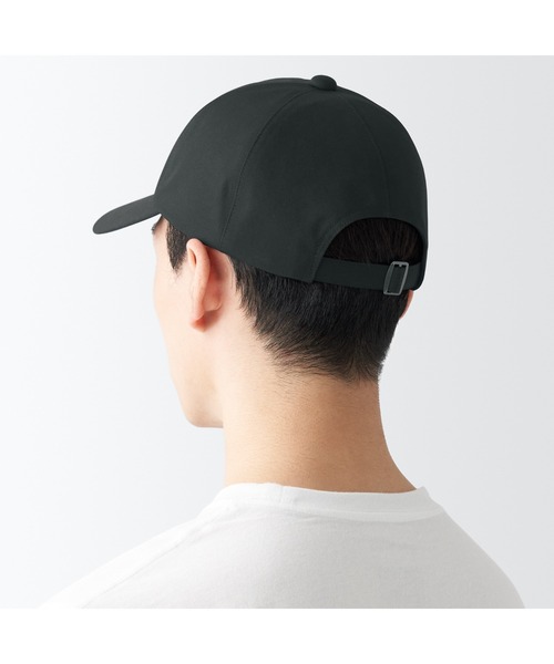 無印良品(ムジルシリョウヒン)の「UVカット 透湿撥水 防水テープ使い キャップ(キャップ・レディース・ベージュ/ブラック・55-59cm)」の9枚目の写真