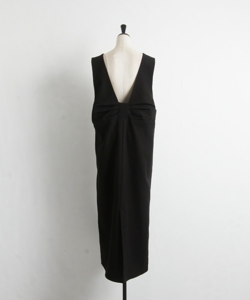 tocco closet（トッコ　クローゼット）の「【ZOZO限定】パール付き後ろりぼんジャンパースカート（ジャンパースカート・レディース・ブラック/グレイッシュベージュ・M）」の15枚目の写真