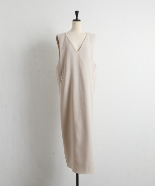 tocco closet（トッコ　クローゼット）の「【ZOZO限定】パール付き後ろりぼんジャンパースカート（ジャンパースカート・レディース・ブラック/グレイッシュベージュ・M）」の16枚目の写真