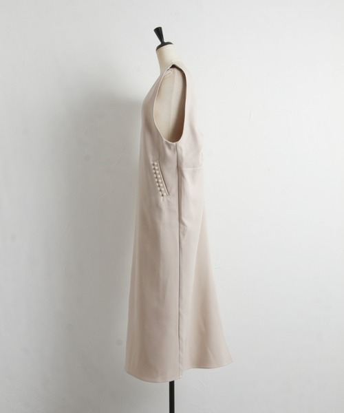 tocco closet（トッコ　クローゼット）の「【ZOZO限定】パール付き後ろりぼんジャンパースカート（ジャンパースカート・レディース・ブラック/グレイッシュベージュ・M）」の17枚目の写真