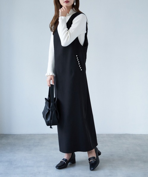 tocco closet（トッコ　クローゼット）の「【ZOZO限定】パール付き後ろりぼんジャンパースカート（ジャンパースカート・レディース・ブラック/グレイッシュベージュ・M）」の5枚目の写真