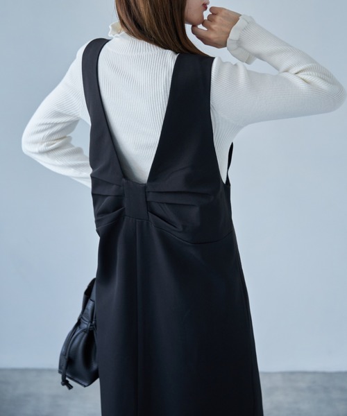 tocco closet（トッコ　クローゼット）の「【ZOZO限定】パール付き後ろりぼんジャンパースカート（ジャンパースカート・レディース・ブラック/グレイッシュベージュ・M）」の7枚目の写真