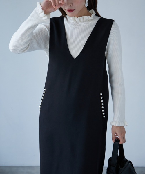 tocco closet（トッコ　クローゼット）の「【ZOZO限定】パール付き後ろりぼんジャンパースカート（ジャンパースカート・レディース・ブラック/グレイッシュベージュ・M）」の4枚目の写真