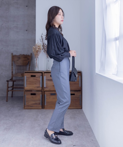 clear（クリア）の「裾スリットスリムパンツ[低身長用サイズ有]≪2024SS≫（スラックス・レディース・グレー/ブラウン/ブラック・S/M/XS）」の20枚目の写真