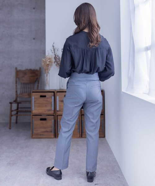 clear（クリア）の「裾スリットスリムパンツ[低身長用サイズ有]≪2024SS≫（スラックス・レディース・グレー/ブラウン/ブラック・S/M/XS）」の19枚目の写真