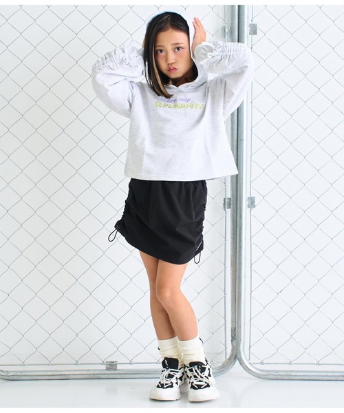 ANAP kids（アナップキッズ）の「袖シャーリングミニ裏毛フーディ（パーカー・キッズ・ライトグレー/ホワイト/サックスブルー・130cm/120cm/110cm）」の14枚目の写真