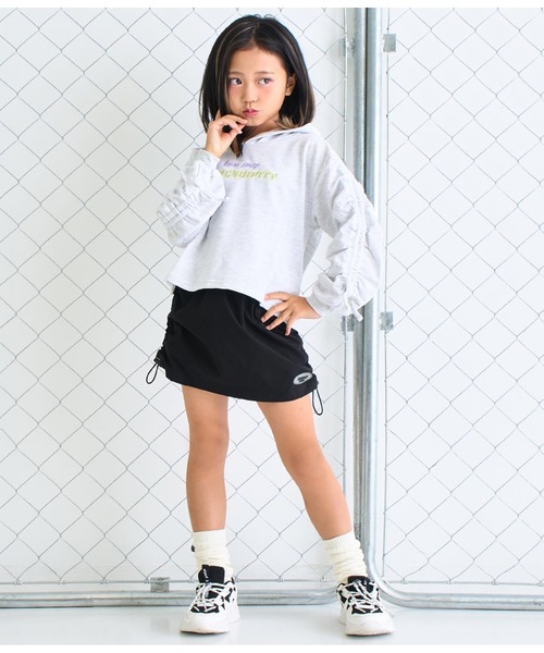 ANAP kids（アナップキッズ）の「袖シャーリングミニ裏毛フーディ（パーカー・キッズ・ライトグレー/ホワイト/サックスブルー・130cm/120cm/110cm）」の15枚目の写真