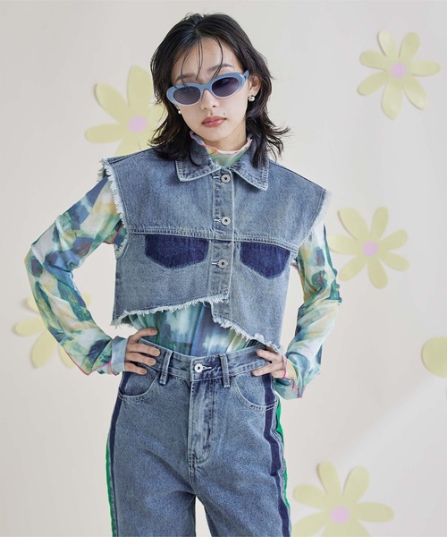 miette(ミエット)の「アシンメトリーフリンジデニムベスト(ベスト・レディース・ブルー・FREE)」の2枚目の写真