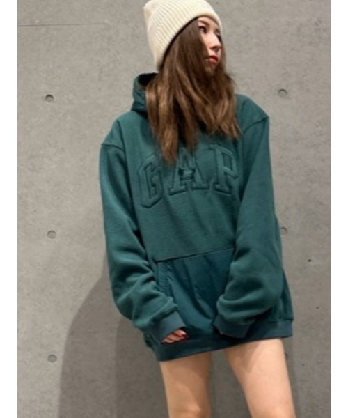 GAP（ギャップ）の「プロフリース GAPアーチロゴ パーカー(ユニセックス)（パーカー・メンズ・ネイビー/レッド/ブラウン/グリーン・M/S/XL/L/XS）」の2枚目の写真