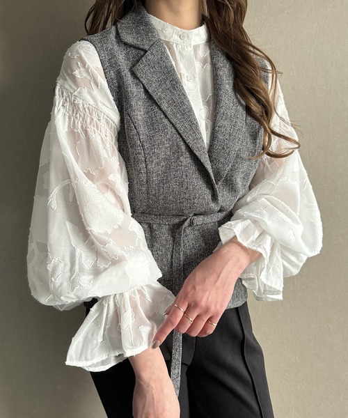 JUNOAH（ジュノア）の「ベルト付きツイードショートベスト（ベスト・レディース・グレー/ブラック/ライトベージュ・MEDIUM/X-LARGE/LARGE）」の7枚目の写真