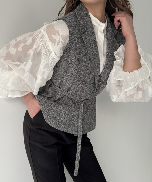 JUNOAH（ジュノア）の「ベルト付きツイードショートベスト（ベスト・レディース・グレー/ブラック/ライトベージュ・MEDIUM/X-LARGE/LARGE）」の8枚目の写真